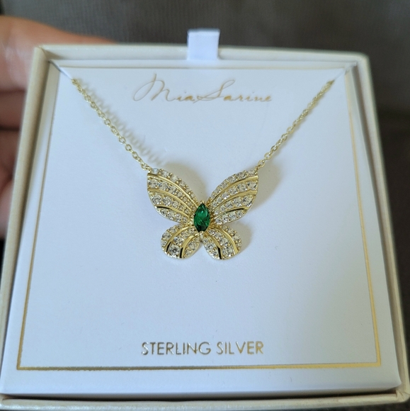 ✨️HP✨️ Mia Sarine Stationary Butterfly🦋 Necklace - Picture 14 of 16